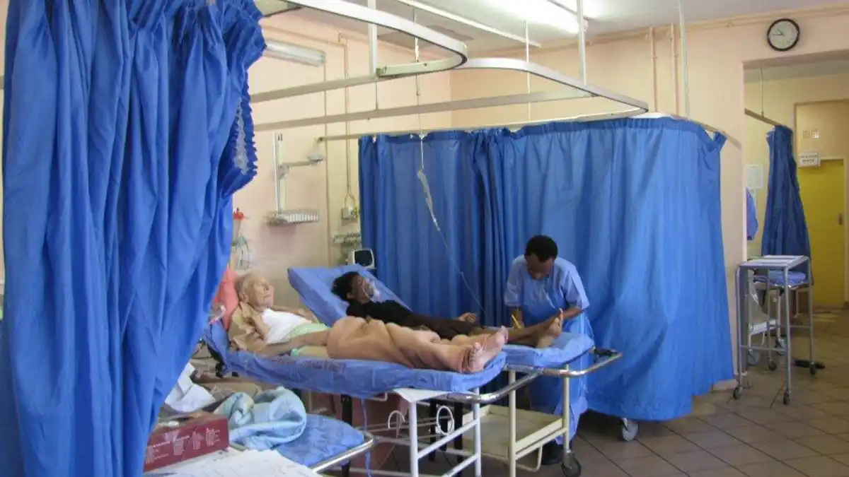 Hospital Visitor Policies at Leratong Hospital